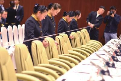 APEC峰會(huì)籌備首次全程演練，智能攝像頭精準(zhǔn)追蹤發(fā)言者，會(huì)議服務(wù)邁向科技新紀(jì)元